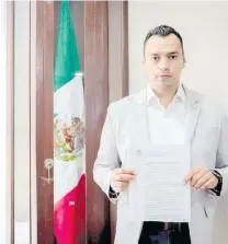  ?? CORTESÍA: PRESIDENCI­A MUNICIPAL DE PARRAL ?? Alcalde mostró la denuncia.