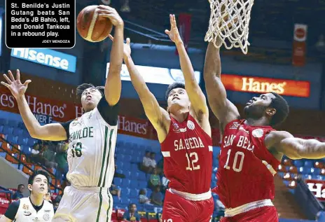  ??  ?? St. Benilde’s Justin Gutang beats San Beda’s JB Bahio, left, and Donald Tankoua in a rebound play.