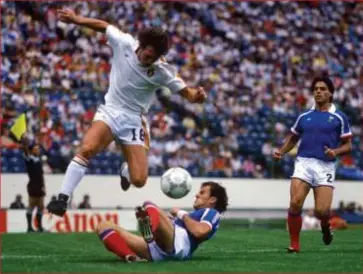  ?? FOTO IMAGO ?? Nico Claesen in actie op het WK van 1986 in Mexico. In de ‘troostfina­le’ tegen Frankrijk scoorde hij een van zijn drie doelpunten op dat tornooi.