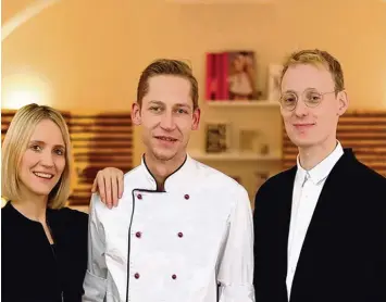  ?? Foto: Jürgen Branz ?? Die Inhaber Anja Neumaier und Georg Krauß (rechts) sowie Küchenchef Peter Zühlke verfolgen seit über zwei Jahren im Restau rant Färberei ein festes Konzept. Anfangs mussten sie es vielen Gästen erklären.