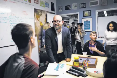  ?? Gabrielle Lurie / The Chronicle ?? Supervisor Rafael Mandelman (center) introduces himself to Anubis Daugherty, 24, during a tour of the Larkin Street Youth Services Thursday. Mandelman has taken 15 meetings, tours and site visits around the city, with 15 to 20 more planned.