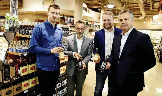  ?? PHOTO COURTOISIE ?? Maxime Lambert, directeur des ventes et marketing, 1642 Sodas, Serge Beauchemin, investisse­ur, Bastien Poulain, président fondateur, 1642 Sodas, et Serge Boulanger, vice-président principal, centrales nationales d’achats et marques privées chez Métro.