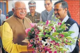  ?? HT PHOTO ?? Haryana chief minister Manohar Lal Khattar welcoming his Delhi counterpar­t Arvind Kejriwal at his residence in Chandigarh on Wednesday.