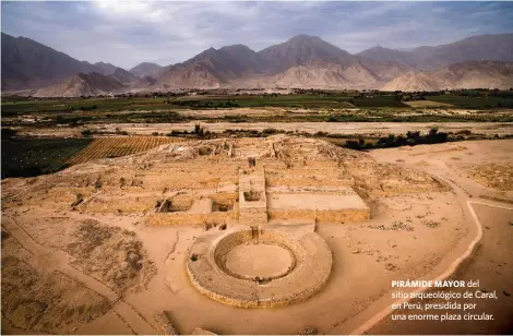  ??  ?? PIRÁMIDE MAYOR del sitio arqueológi­co de Caral, en Perú, presidida por una enorme plaza circular.