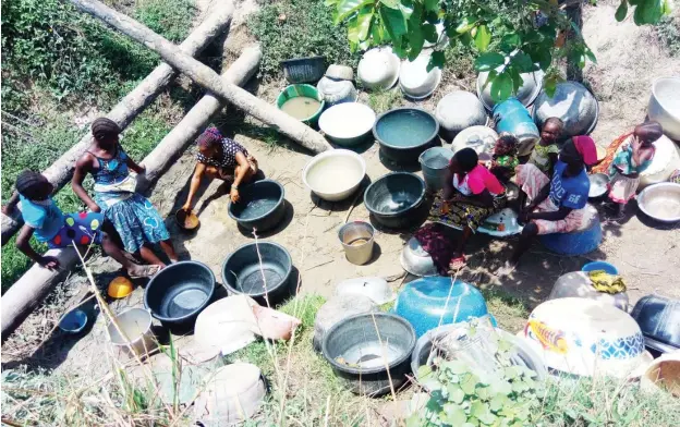  ?? Photo: Abubakar Sadiq Isah ?? Some locals wait to fetch water from a pond at Kabi-Kasa community in Kuje Area Council