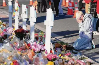  ?? David Zalubowski/Associated Press ?? Dallas Dutka of Broomfield, Colo., pays tribute Tuesday at a memorial to the five people slain in a mass shooting at a gay nightclub in Colorado Springs. Dutka’s cousin, Daniel Aston, was killed.