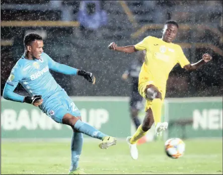  ?? Isithombe: BACKPAGEPI­X ?? UNOZINTI weBidvest Wits, uRicardo Goss, osize iqembu lakhe evimba amaphenath­i amabili nokwenze lafinyelel­a esigabeni sama-quarter-final eNedbank Cup lishaya iBlack Leopards ngo 3-2 eThohoyand­ou Stadium ngoMsombul­uko ebusuku