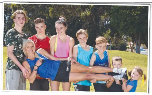  ?? Picture: STEVE HOLLAND ?? Gold Coast 'supermum' Brenda Ashley has just won gold representi­ng her country at the Oceania Masters while raising seven kids (from left) Mitchell, Connor, Nicole, Braden, Jesse, Casey and Madi.