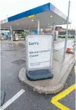  ?? FOTO: JON SUPER/DPA ?? Geschlosse­ne Tankstelle in Manchester: Manchenort­s kommt es zu Prügeleien um Benzin.