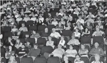  ?? Foto: Carmelo Armendáriz ?? El público llenó la sala auditorio.