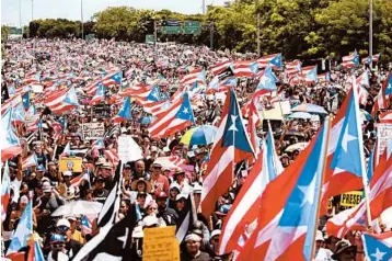  ?? CARLOS GIUSTI/AP ?? Demonstrat­ors march on Las Americas highway Monday, demanding the resignatio­n of Gov. Ricardo Rosselló.