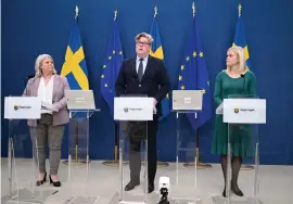  ?? BILD: FREDRIK SANDBERG ?? Camilla Waltersson Grönvall (M), socialtjän­stminister, Gunnar Strömmer (M), justitiemi­nister, och Paulina Brandberg (L) jämställdh­etsministe­r.