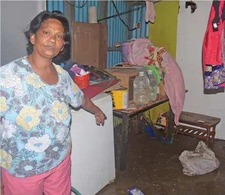  ?? Photo: Simione Haravanua ?? Nabua Muslim League squatter resident Maya Lata points at the dirt brought by the flood water on November 11, 2018.