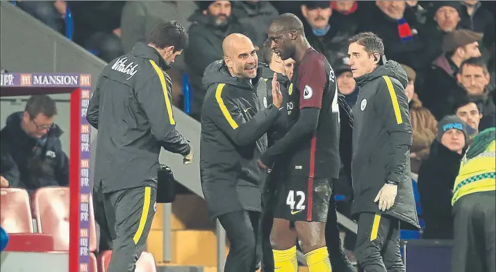  ?? FOTO: AP ?? Touré Yaya y Pep Guardiola sellaron la paz y el marfileño lo celebró logrando un doblete