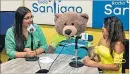  ??  ?? Personaje. El oso Mario es la mascota de la fundación y está presente en la radio.