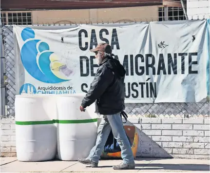  ??  ?? en la frontera sur de México las casas registran el paso desde 100 hasta 200 viajeros diariament­e