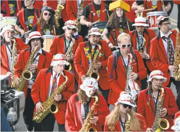  ?? SARAH REINGEWIRT­Z/PASADENA STAR-NEWS ?? The Stanford University Marching Band was barred from performing at away athletic events in 2015.