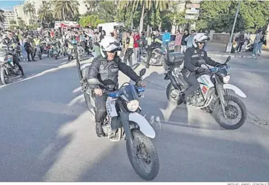  ?? MIGUEL ÁNGEL GONZÁLEZ ?? Agentes de Policía Local, en la avenida Álvaro Domecq de Jerez.