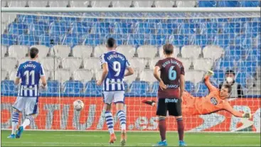  ??  ?? Januzaj culminó la remontada de la Real Sociedad ante el Celta tras marcar de penalti.