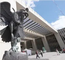  ??  ?? En Cuauhtémoc, donde a decir de Néstor Núñez heredó finanzas sanas, le proporcion­an 111 millones de pesos más.