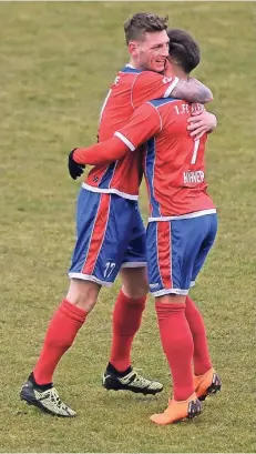  ?? RP-FOTO: MARKUS VAN OFFERN ?? Die FC-Akteure Tim Haal (links) und Pascal-Hühner (rechts) stehen vor einer trainingsi­ntensiven Sommerpaus­e.