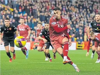  ?? ?? Aberdeen marksman Bojan Miovski scores from the penalty spot.