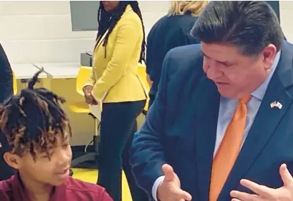  ?? MIKE NOLAN/DAILY SOUTHTOWN ?? Gov. J.B. Pritzker talks Thursday with Myreon Smith, 11, a student at Matteson Elementary District 159’s STEM Center.