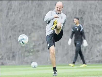  ?? FOTO: LAS PALMAS ?? Roberto Ríos
El entrenador vive en Sevilla tras finalizar su periplo de segundo de Pepe Mel en Las Palmas