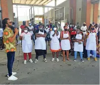  ?? ?? The Bambanani annual cookoff is serving as a catalyst to changing lives in Diepsloot. SA actor and rapper Tswyza donated his time to make fun videos with fans.