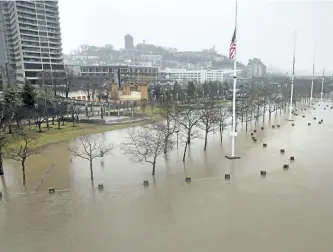  ?? LIZ DUFOUR/THE CINCINNATI ENQUIRER VIA AP ?? A view from the Central Bridge shows the flooding from the Ohio River on in Cincinnati. Forecaster­s expected the Ohio River could reach levels not seen since the region’s deadly 1997 floods.