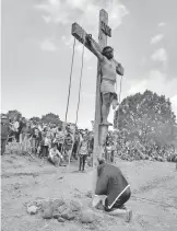  ?? ?? Grupo Nazareno representa los pasajes bíblicos de Semana Santa