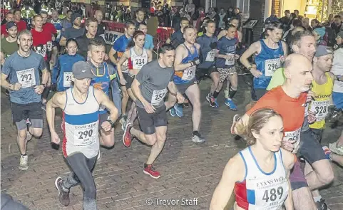  ?? ?? The Chichester Corporate Challenge has again proved popular in the city centre | Picture: Trevor Staff