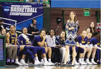  ?? TONY GUTIERREZ/ASSOCIATED PRESS FILE ?? Coach Lindsay Gottlieb, a former assistant with the NBA Cleveland Cavaliers, has moved on from the pros and now heads the USC women’s basketball team. In 2019 photo above, she was coaching for Cal.