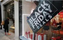  ?? Rr ?? Het Amerikaans­e koopjesfes­tijn Black Friday is haast synoniem voor overconsum­ptie.