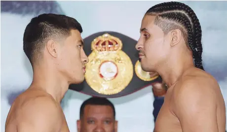  ??  ?? El dominicano Lenín Castillo y el ruso Dmitry Bivol durante la ceremonia del pesaje en Chicago.