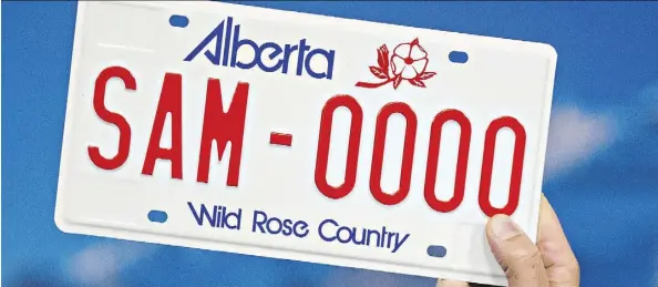  ?? CODIE MCLACHLAN ?? Saskatchew­an’s ministry of highways and infrastruc­ture has banned all vehicles with Alberta licence plates from the job sites of any new Saskatchew­an public infrastruc­ture projects. Alberta, in turn, has given Saskatchew­an a week to reverse it’s...