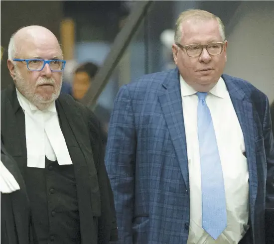  ?? PHOTO MARTIN ALARIE ?? Bernard Poulin (à droite) et son avocat, Marc Labelle (à gauche), photograph­iés au palais de justice de Montréal le 30 septembre, ont tenu une cinquantai­ne de conversati­ons qu’ils croyaient confidenti­elles, mais qui ont été intercepté­es par l’UPAC en 2015.