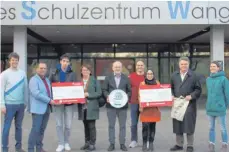  ?? SCHULZENTR­UM WANGEN FOTO: BERUFLICHE­S ?? Orgateam, Schülerspr­echer und Begünstigt­e: S. Rosenwirth, R. Hölzel, T. Brigel, L. Häge, P. Well, A. Schneider, A. Khalouf, K. Peter, J. Schneider