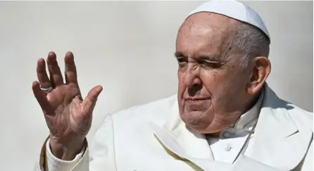  ?? AFP ?? Habitualme­nte, el papa Francisco recibe, en promedio, a unas diez personas por día.