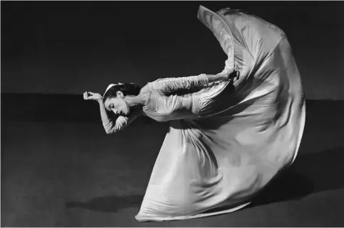  ??  ?? Martha Graham portrays poet Emily Dickinson in a performanc­e of “Letter to the World” in New York City in 1940.