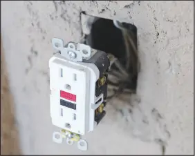  ?? STEVE MARCUS ?? An exposed outlet hangs from a wall on the unfinished patio that cost Barbara Ojito about $8,000 before her unlicensed contractor walked off the job.