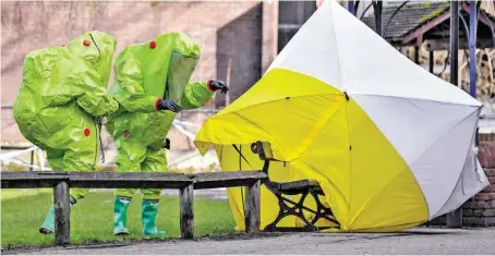  ?? BILD: SN/AFP ?? Auf dieser Bank wurden Vater und Tochter Skripal dem Tode nahe gefunden.