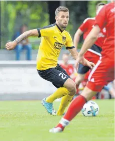  ?? FOTO: THOMAS WARNACK ?? In der vergangene­n Saison schießt Alex Klotz den FC Mengen mit 54 Toren zum Titel, wie gut ist er in der laufenden Vorbereitu­ng schon wieder in Form?