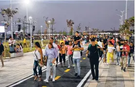  ?? JOSEFINA VILLARREAL Y CéSAR BOLíVAR ?? La nueva zona del malecón tiene árboles adultos, luminarias led y zona peatonal.