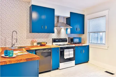  ?? SIDEKIX MEDIA ON UNSPLASH ?? Bold colors and interestin­g countertop­s and backsplash­es can add warmth to a kitchen.