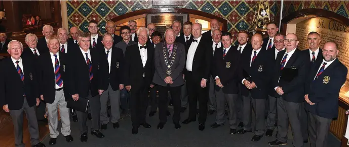  ??  ?? Mayor of Drogheda Frank Godfrey with First Secretary of the German Embassy Florian Rehli and members of the Cantus Wirena Choir from Germany in St Peter’s Church.