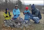  ?? FILE PHOTO ?? Jacob and Arionna Harrington, Parker Welch and Bill Harrington warm up by a fire at the Saratoga Battlefiel­d during the 21st annual Frost Faire.