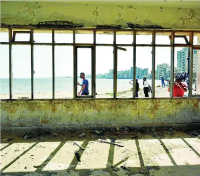  ?? REUTERS ?? La playa de Varosha pasó de ser un destino de vacaciones a una zona desmilitar­izada gestionada por la ONU