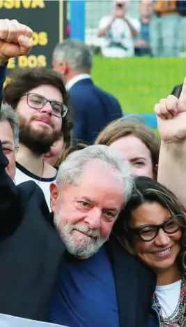 ?? REUTERS ?? Lula, con su futura mujer «Janja»
