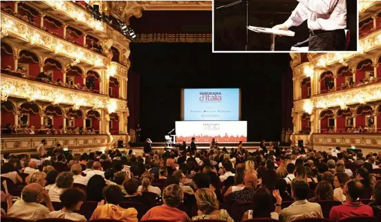  ??  ?? L’arte di Vittorio Sgarbi Il Teatro Petruzzell­i di Bari gremito per la Lectio magistrali­s del critico Vittorio Sgarbi ( foto in alto).